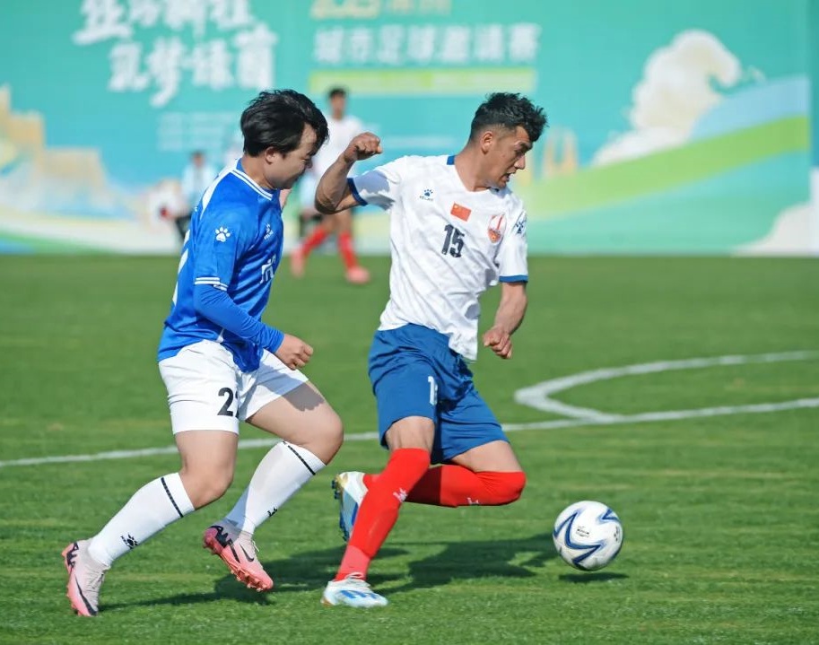 埃贝尔：拜仁已和卡尔续约至29年，他的盘带让我想起梅西